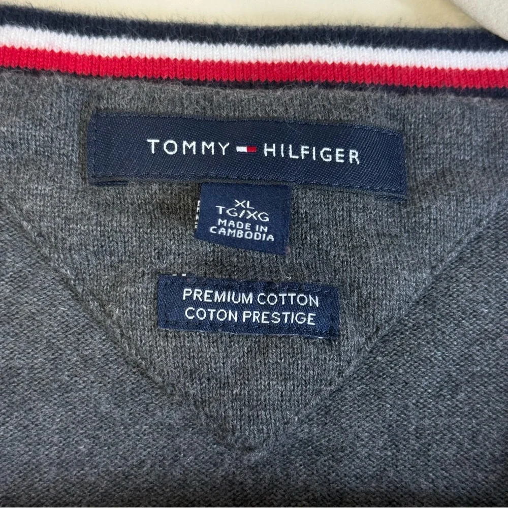 Tommy Hilfiger Men's V-Neck Sweater in‎ Charcoal Gray XL Knitwear Warm Cotton